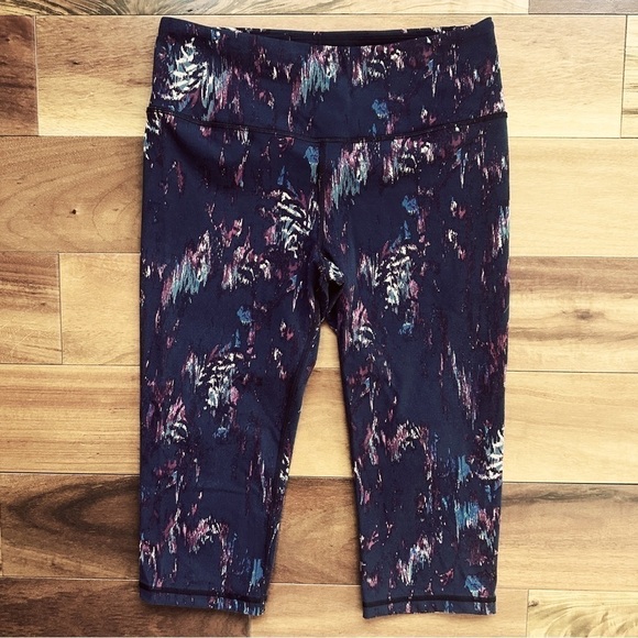 Victoria’s Secret Knockout Crop Leggings - Picture 1 of 4